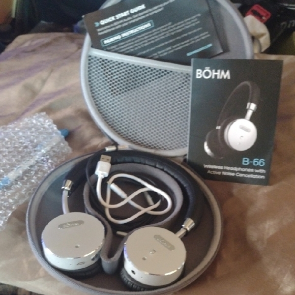 BÖHM B-66 Silver Wireless Headphones NWT - Picture 1 of 4